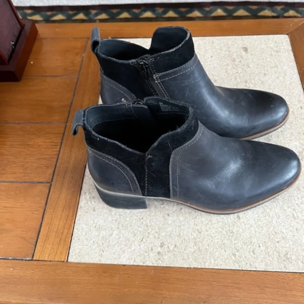 Korks Black Leather Women’s ankle boots Size 6 Excellent like NEW Condition